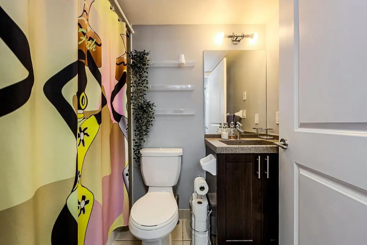1 Bdrm W Pool Perfect Location Free Parking Apartment Toronto