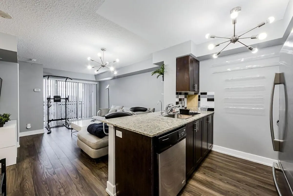 1 Bdrm W Pool Perfect Location Free Parking Apartment Toronto 0*,  Canada