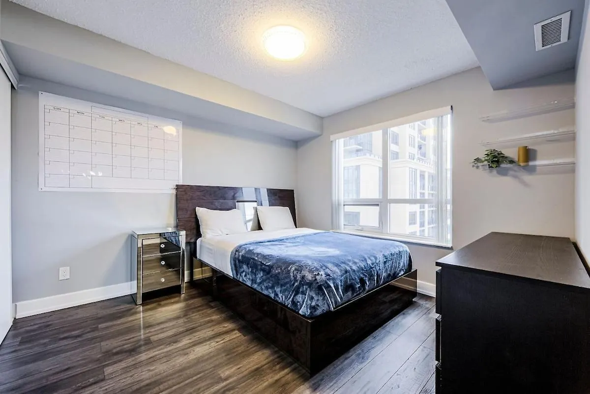 1 Bdrm W Pool Perfect Location Free Parking Apartment Toronto