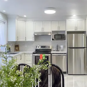 Apartment Newly-renovated 3br House, 12 Minutes To Airport