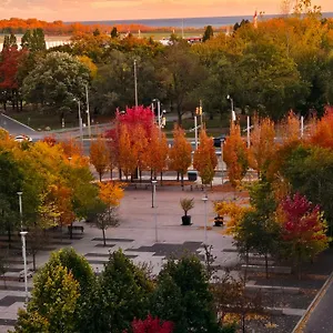 Lakeview In Downtown With Free Parking. Toronto