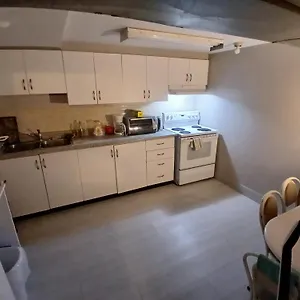  Apartment Cozy With A Spacious Backyard In The Ravine